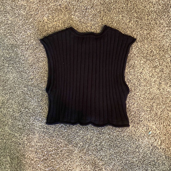 Cute black sweater vest! - Picture 2 of 3